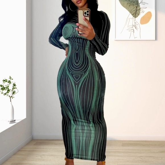 Put me to tour body dress - Picture 2 of 5
